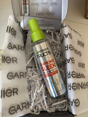 Garnier Fructis Diamond Sleek Shine Spray - Silver + Lime